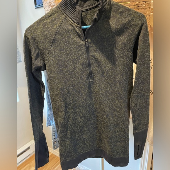Lululemon pullover - Picture 1 of 3